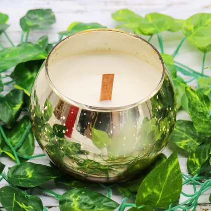 Scented tin woodwick candles