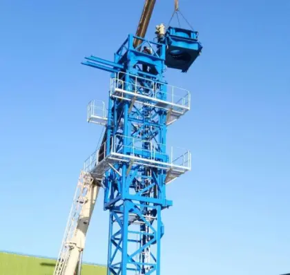 Tower crane climbing frame