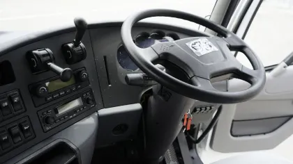 FAW Chinese Manufactory Direct Sale Commercial Vehicles: Trucks, Vans & Hybrid Cargo Trucks