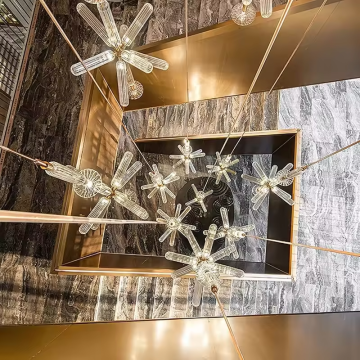 Modern Villa Restaurant met glazen eethoek en intelligente kroonluchter