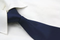 Corbata azul sólido oscuro