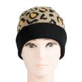 Cappello invernale a maglia invernale con stampa leopardata