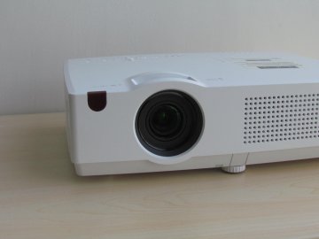 Hd Multimedia Projector With Native Resolution ( 1024 X 768 ) For Home Entertainment
