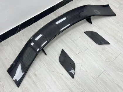 Stylish Aston Martin DBX Carbon Fiber Spoiler Upgrade: M-Style Wing Installation and Benefits