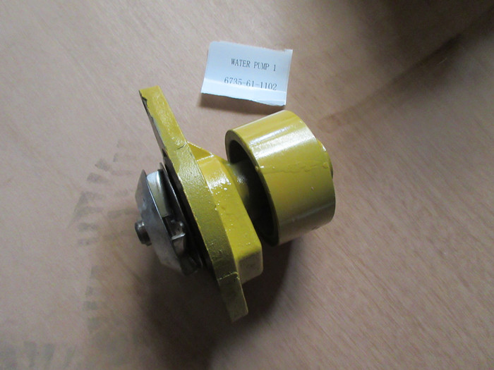 pompe à eau de moteur d'excavatrice pc220-7 6735-61-1102