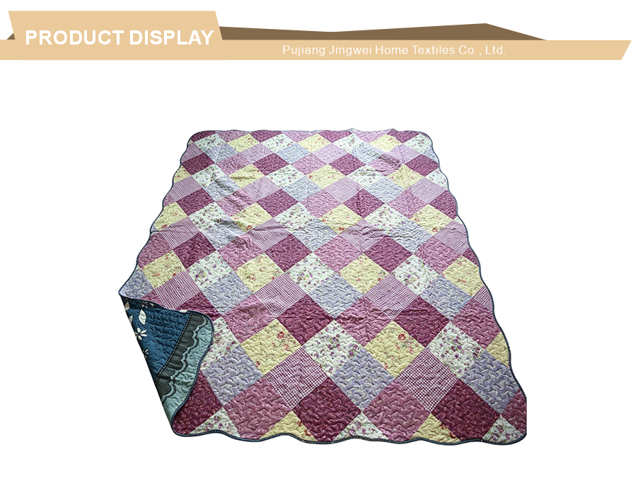Scallop edge vintage outdoor rug