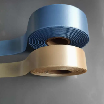 Großhandel 100% Polyester Doppelseite Einseiten gewebter Kanten -Sain -Etikett für die Bekleidungspflegeetikett