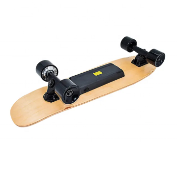 2023 Miglior skateboard elettrico budget con motori a doppio mozzo, velocità di 45 km/h e lunga gamma
