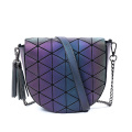 Модная сумка на плечо из серебристого полиуретана с геометрическим рисунком