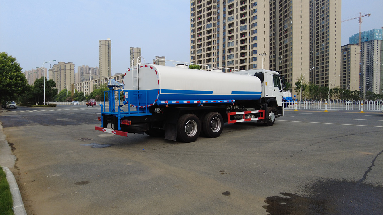 Sinotruk HOWO heavy duty 20000liters water tank truck