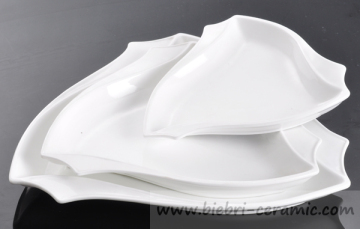 6, 8, 10, 12, 14 pollici di design personalizzato per feste di catering per la catering di banchetti ristorante super bianco triangolo ceramico piatto