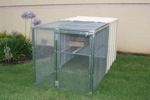 Chain link boxed dog run dog kennel