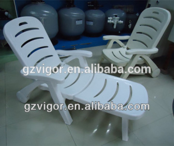 2015 Popular folding Plastic swimming pool lounge chair