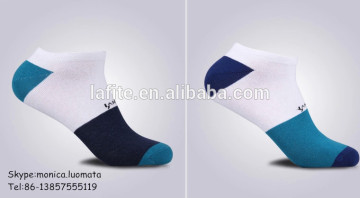 Fashionable and lovely ankle socks with logo