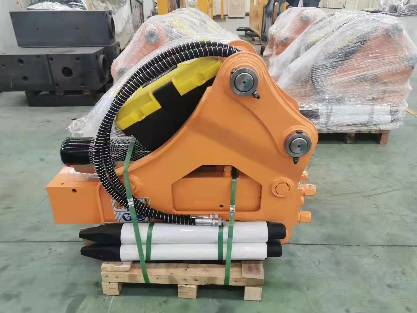 SB30 SIDE TYPE HYDRAULIC BREAKER