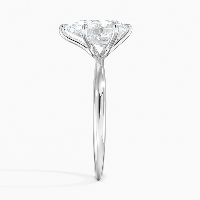 แหวนหมั้นทรงรีทรงรีทองคำขาว 18K สุดหรู