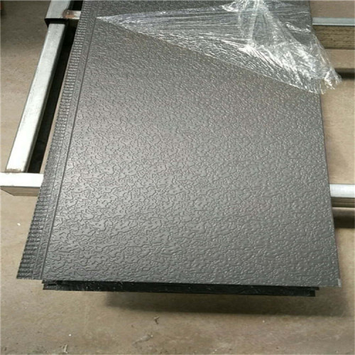 Wandpaneele aus Aluminium-Stahl isoliert