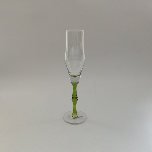 Bicchiere da vino con stelo in bambù dal design creativo