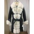 Manteau noir en fausse fourrure en peluche