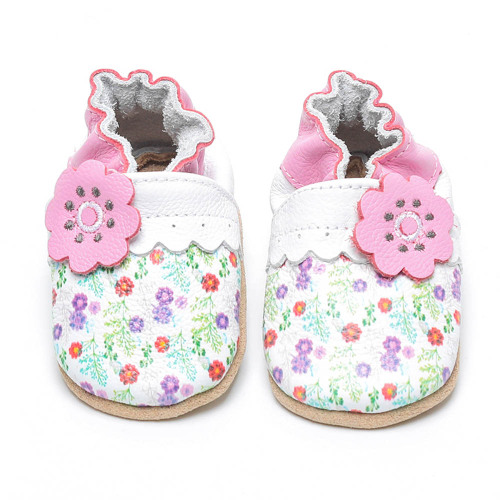 Sapatos florais de couro macio para bebês