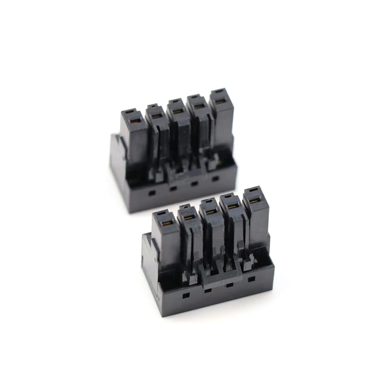 Plug in male seat