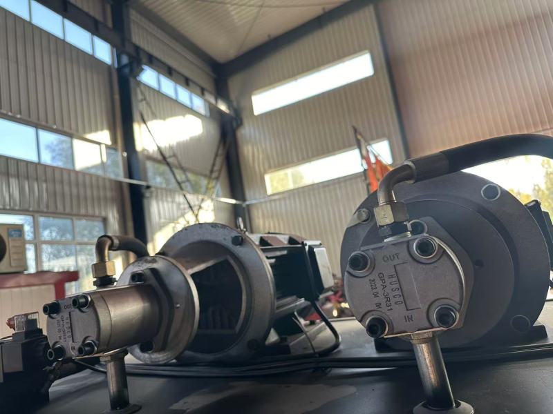 A flat bridge punching machine