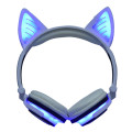 Kucing headphone lipat seluruh nirkabel bersinar