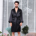 Robe en satin doux luxueux de l'été masculin Kimono