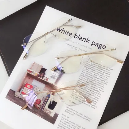 Ultra Lightweight Frameless Cut Edge Myopia Glasses for Women: Fashionable and Stylish Optics