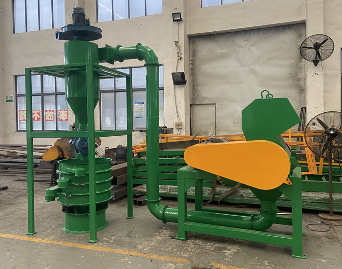 Rubber crusher for rubber granules