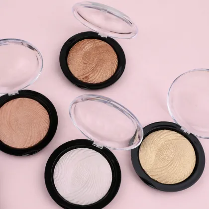 Natural Look Cosmetics: 4 Color Highlight Palette with Bronzer and Shimmer