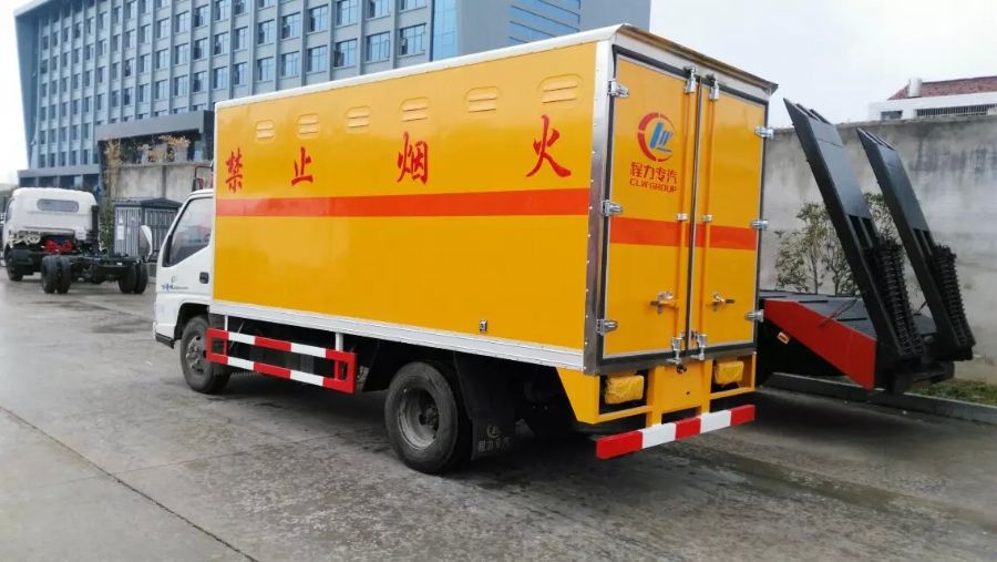 lpg cylinder delivery truck