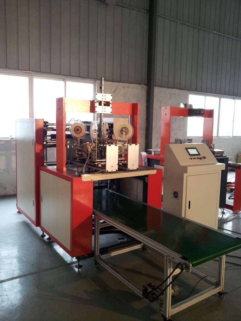 Automatic rigid box corner pasting machine