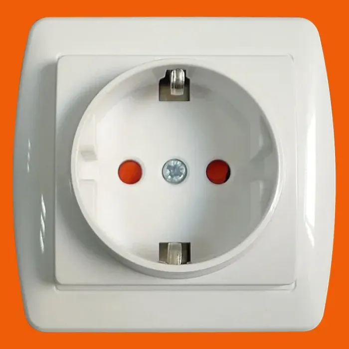 Soket Schuko yang Dipasang di Permukaan dengan Tutup IP44