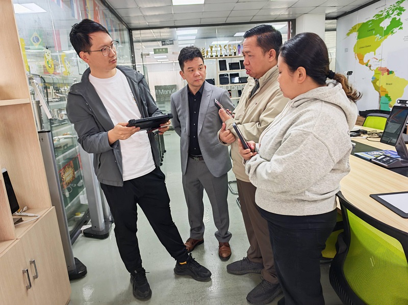 Philippine Clients Visit HFSecurity Factory for Inspection and Exchange, Exploring New Chapters in Biometric Cooperation!