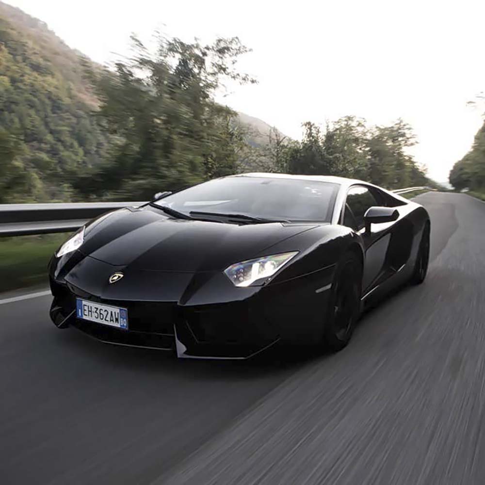 Lamborghini Aventador (1)