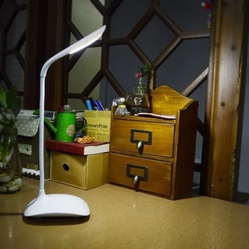 J536 Simple modern table lamp touch dimmable light study lamp, long lifetime study lamp