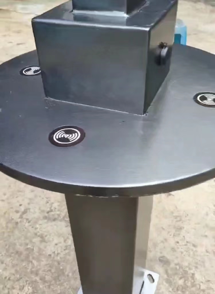 Solar Power Usb Charger Kiosk