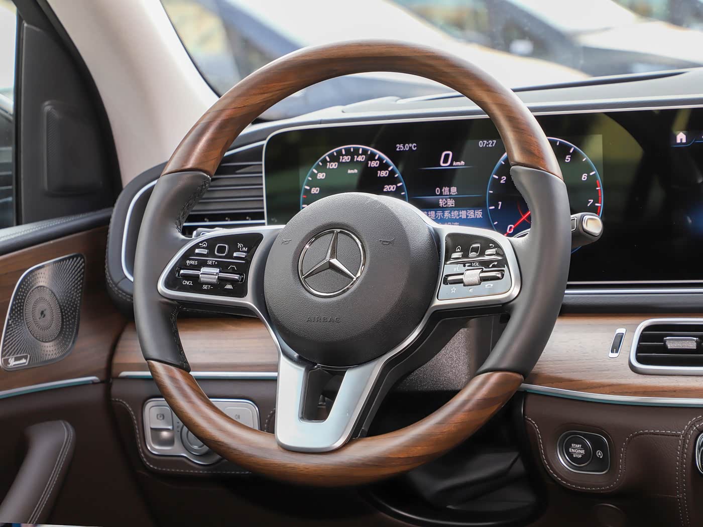 Benz GLS (12)