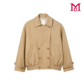 Chaqueta cortavientos elegante con doble botonadura