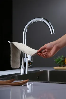 Brass construction Single Handle Kitchen Faucet