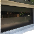 Porta del garage americano elettrico in acciaio nero contemporaneo