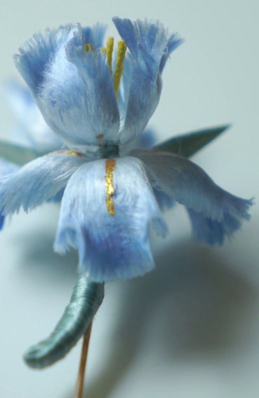 Non-legacy iris velvet brooch