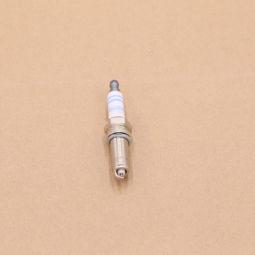 White Iridium E class spark plug A004159180326 YR7MPP33