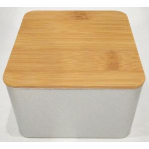 Caja cuadrada de la lata de galletas con tapa de madera