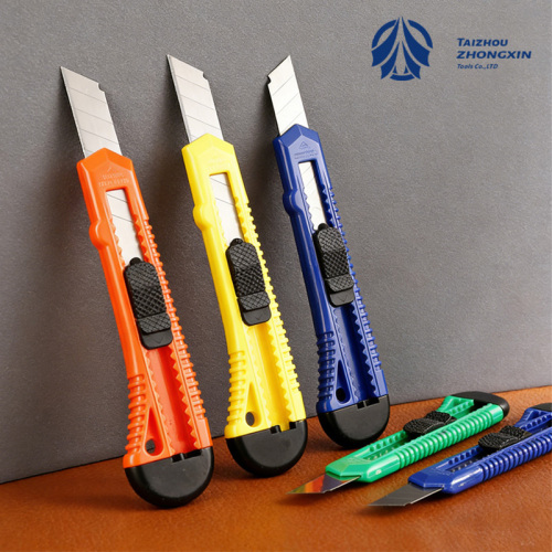 Набор цветных ножей с тяжелым отщелкивающимся лезвием