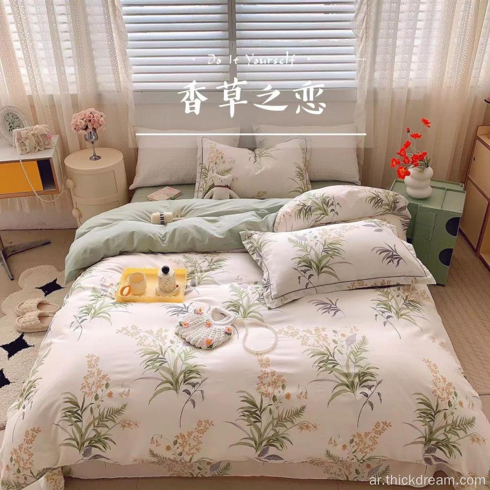 مجموعة صغيرة من القطن الطازج المطبوعة من أربع قطع