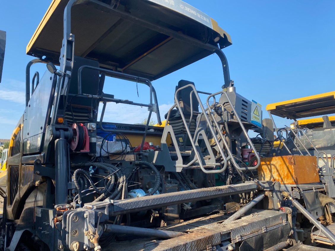 XCMG second hand RP1855T paver machine
