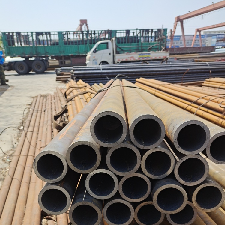 Welded pipe