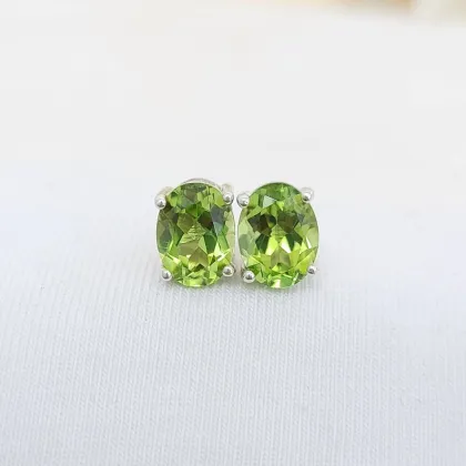 Exquisite Green Peridot Solitaire Simplicity Stud Earrings